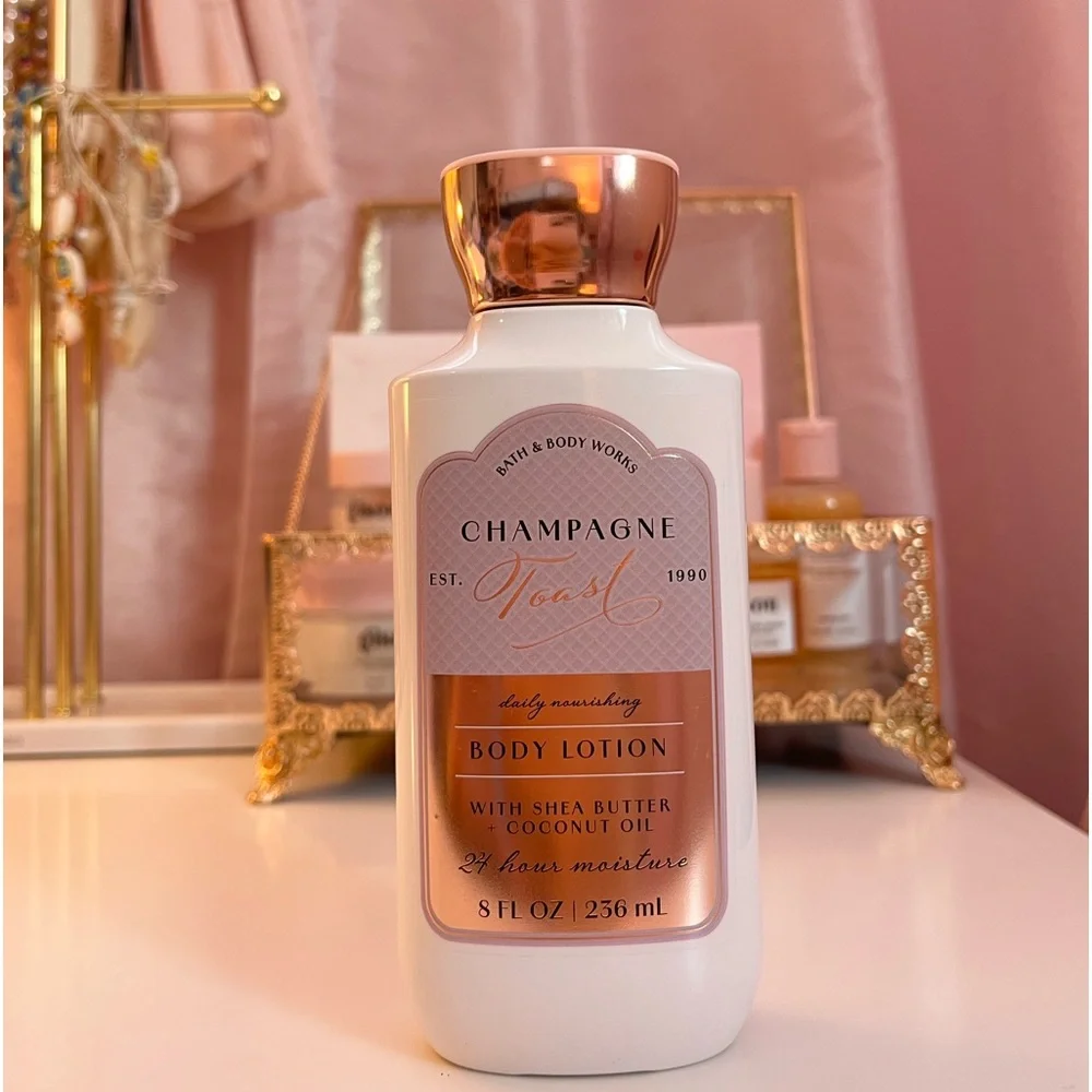 Champagne Toast Daily Nourishing Body Lotion - Picture 2 of 3